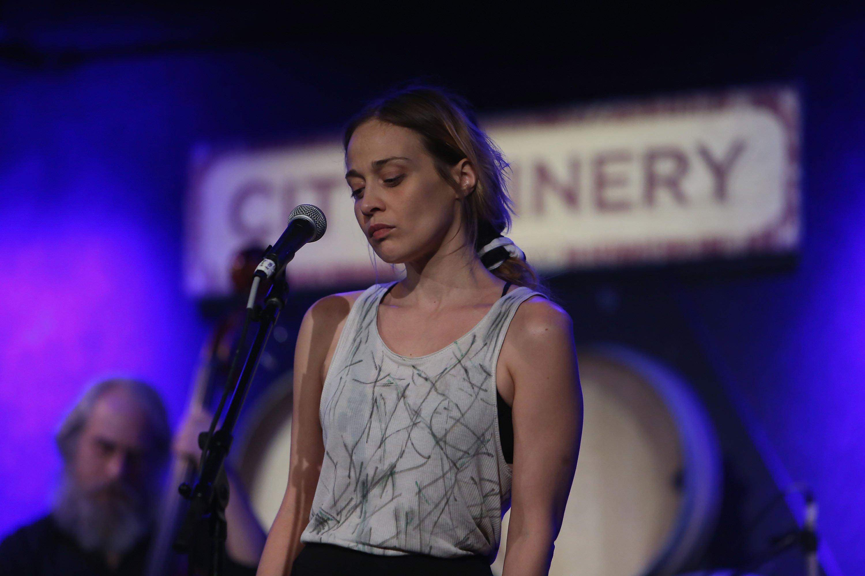 fiona apple and tracy chapman vocally: unique voices explained how they sound different.